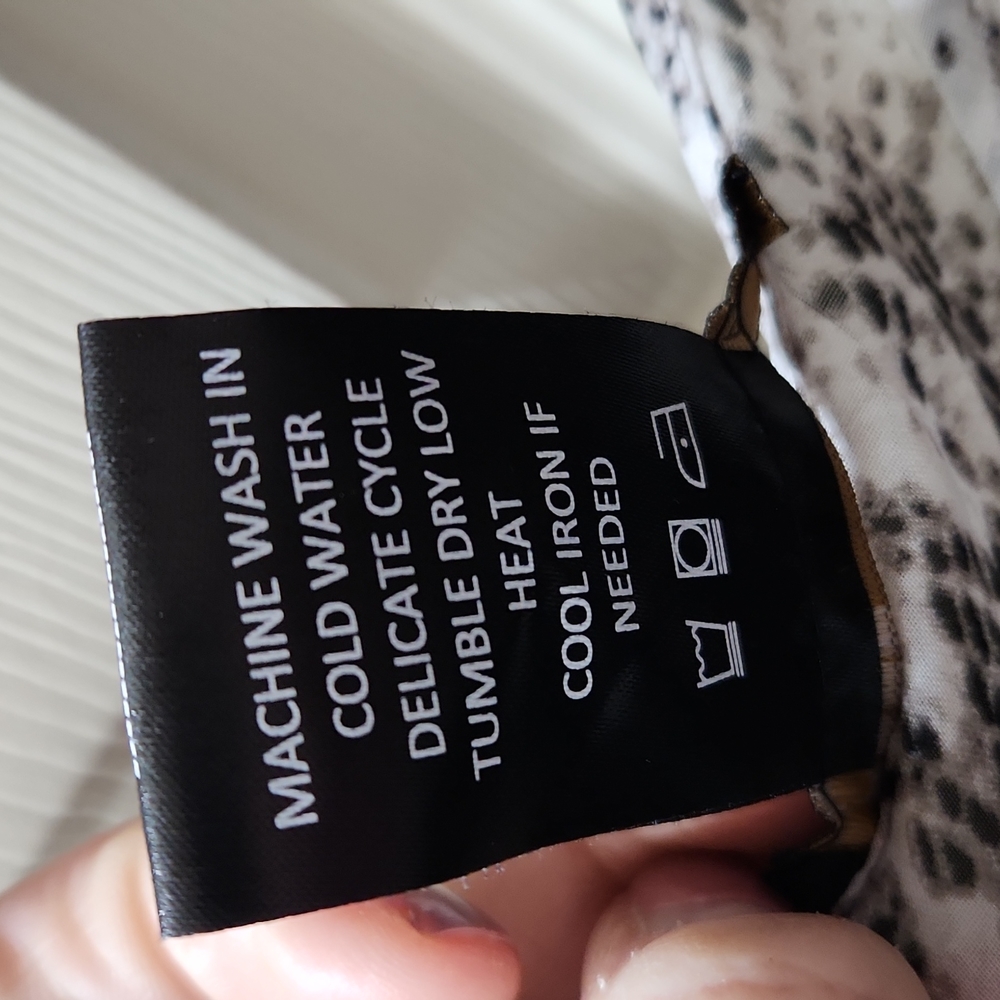 BCBG Maxazria cover-up - Picture 8 of 11